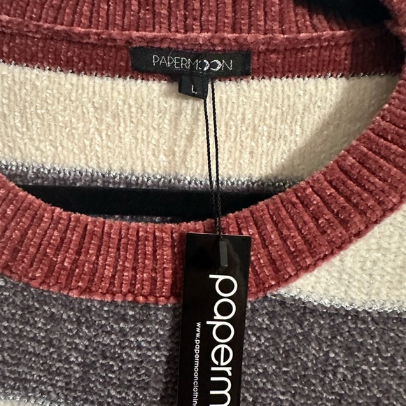 NWT Women’s “Papermoon” Sweater - Picture 3 of 3